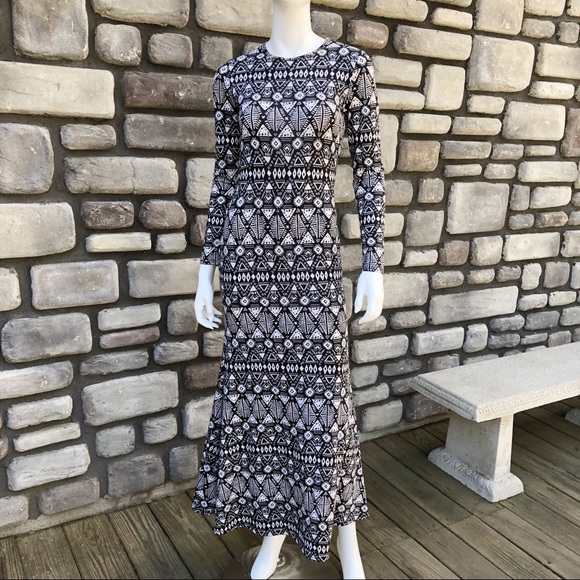 3 🟪 for $40 
Tribal Print Backless Off White/Black Dress sz M - Picture 3 of 9